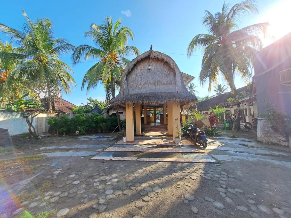 Surfers Beachfront Lombok Hotel Kuta  Bagian luar foto