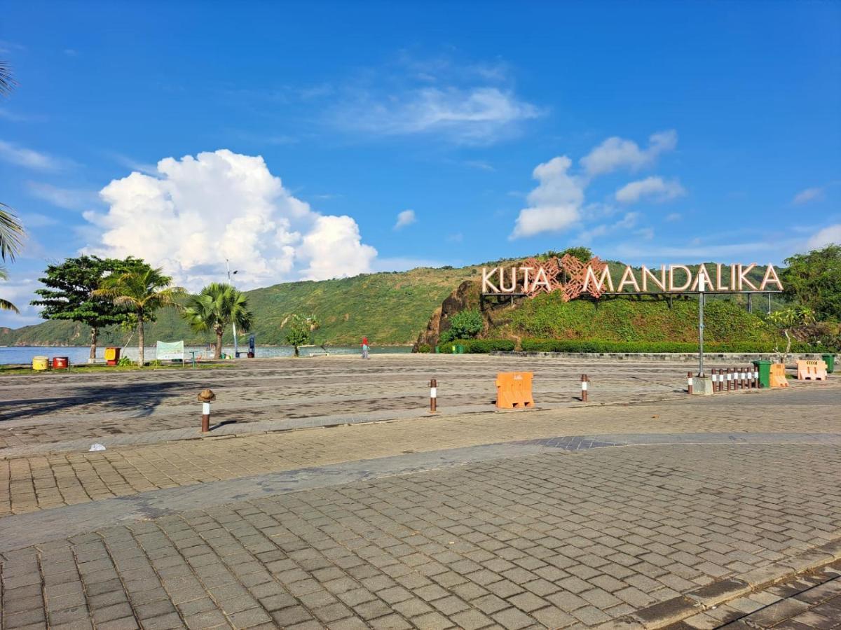 Surfers Beachfront Lombok Hotel Kuta  Bagian luar foto