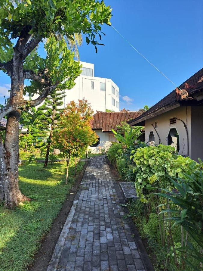 Surfers Beachfront Lombok Hotel Kuta  Bagian luar foto