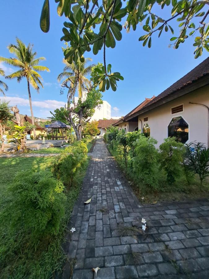 Surfers Beachfront Lombok Hotel Kuta  Bagian luar foto